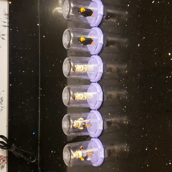 6 Hello Neighbor 2" Collectible Figures - Picture 6 of 7